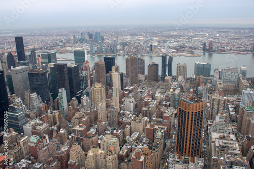 Obraz na płótnie Aerial view of Manhattan in New York City showing the classic high rise buildings and city scape in the USA w salonie