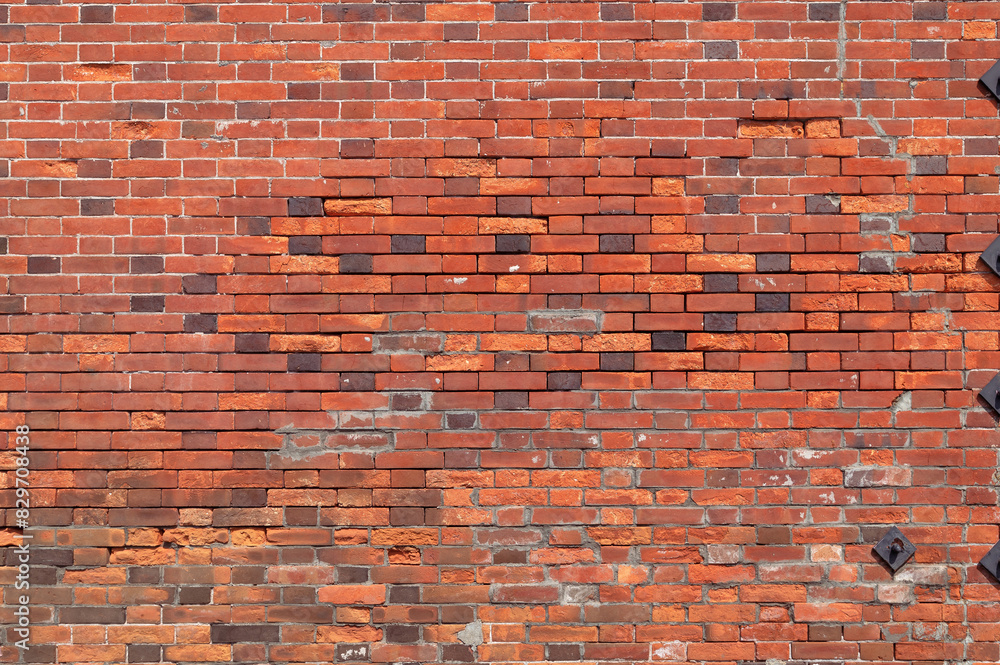 Naklejka premium 古びた赤レンガの壁
