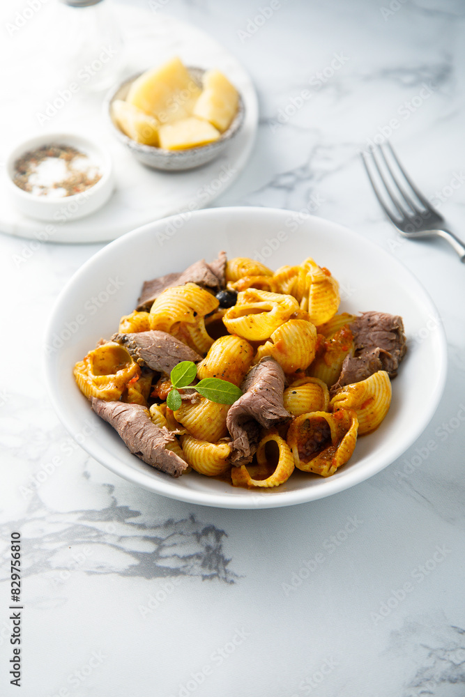 Pasta with roast beef and basil Pasta with roast beef and basil