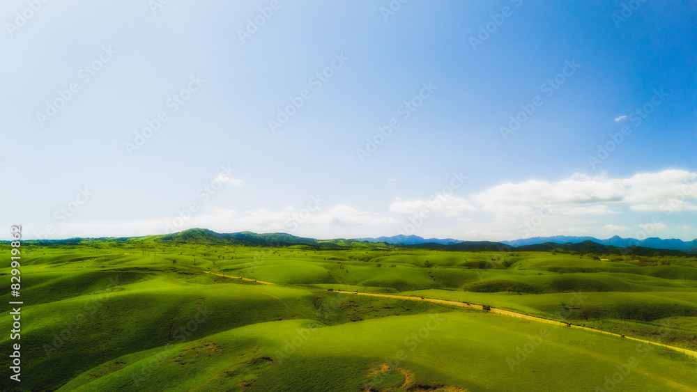 Obraz premium ドローンで撮影した日本の草原