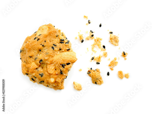 Cashew nut and black sesame seed cookie with crumbs