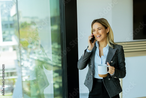 Businesswoman enjoying morn...