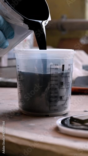 Pour liquid into the reservoir. Measure liquid. Pour paint.