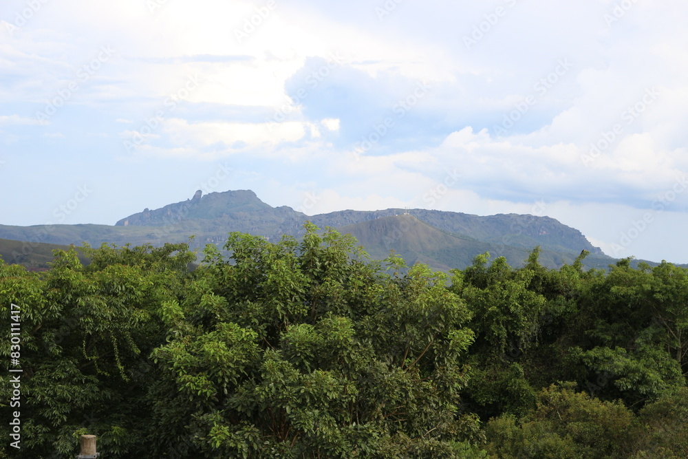 Fototapeta premium paisagem da janela em lavras novas mg