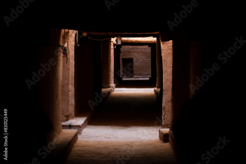 Obraz na płótnie Tunnel in Gite el Khorbat kasbah. Tinejdad, Morocco w salonie
