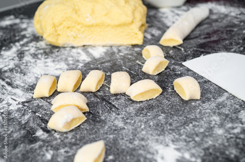 Bilde på lerret Schupfnudel Bubaspitzle Schupfnudeln Herstellung Schritte Teig selbst gemacht ge