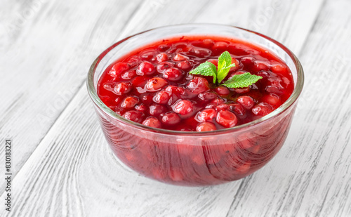 Bilde på lerret Bowl of lingonberry sauce