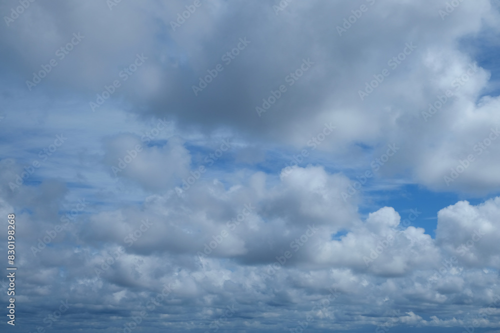 ciel d'été chargé de cumulus ciel d'été chargé de cumulus