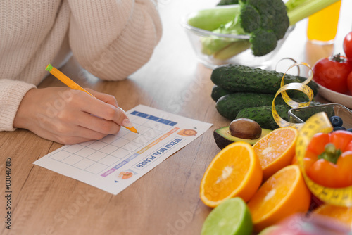 Young woman with healthy fo...