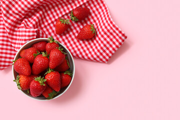 Bowl with sweet fresh strawberries on pink background