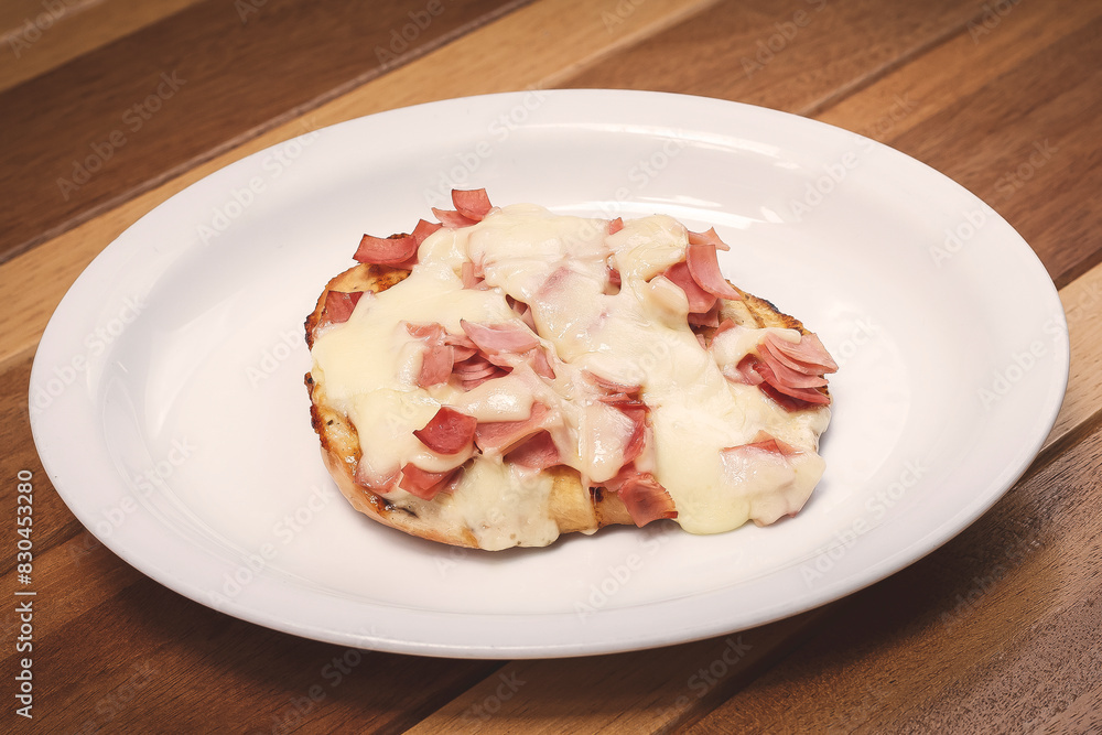 Delicious chicken Milanese bathed in Alfredo sauce Delicious chicken Milanese bathed in Alfredo sauce