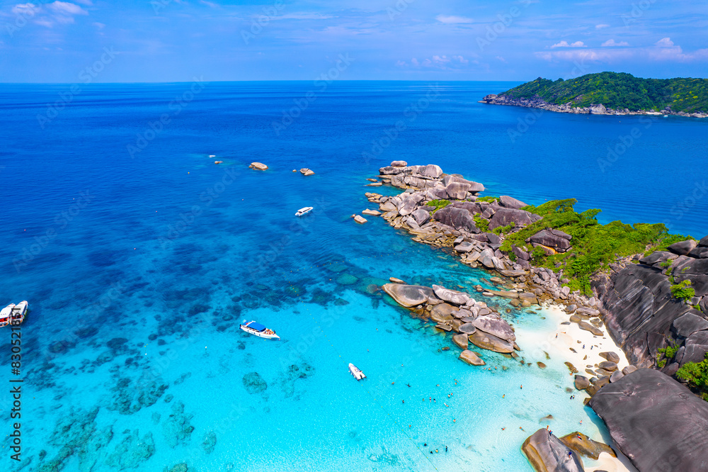 Obraz premium Aerial view of the Similan Islands, Andaman Sea, natural blue waters, tropical sea of Thailand. the beautiful scenery of the island is impressive 