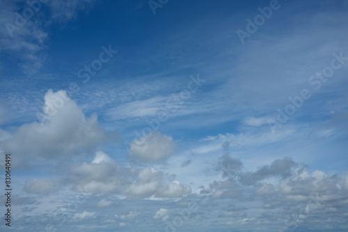 ciel de pluie et nuages pommelés photo