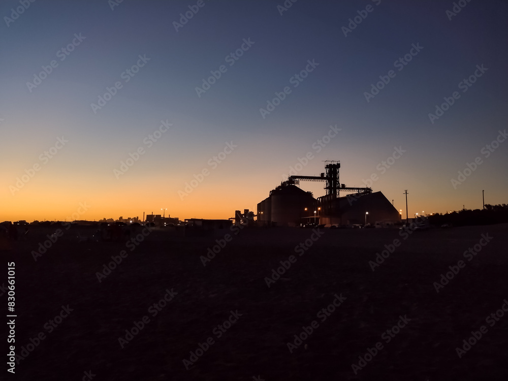 Obraz premium Necochea and Quequen at sunset