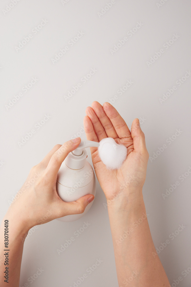 The habit of washing hands thoroughly with soap and foam for hygiene purposes. The habit of washing hands thoroughly with soap and foam for hygiene purposes.