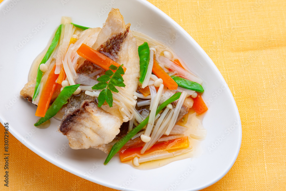鯛の唐揚げ、野菜餡掛け 鯛の唐揚げ、野菜餡掛け