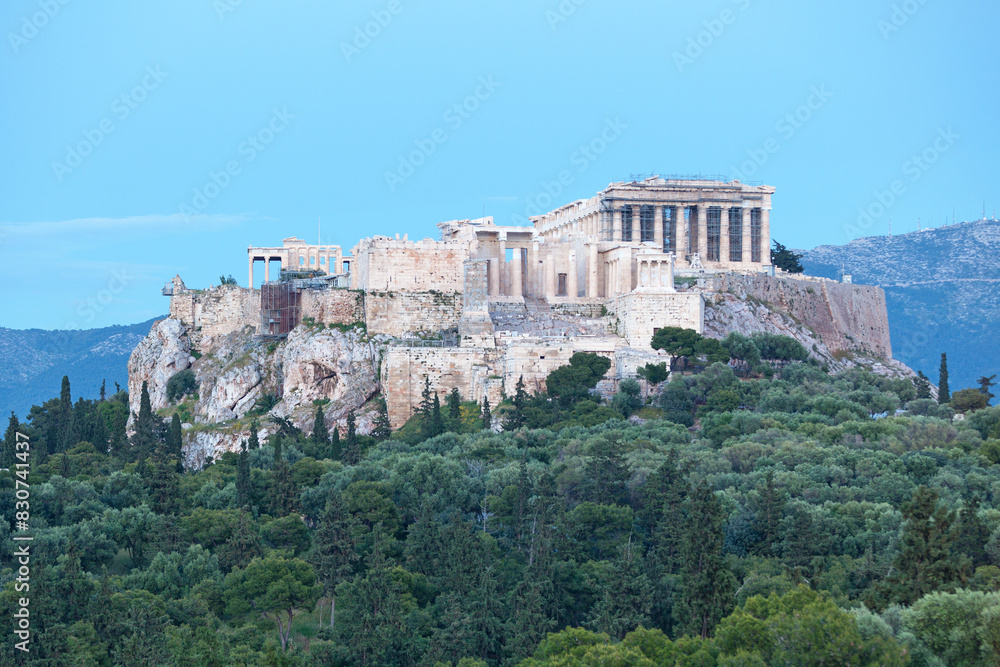 Obraz premium The Acropolis of Athens during the blue hour