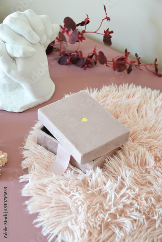Pudełko prezent dla kobiety na walentynki albo dzień kobiet