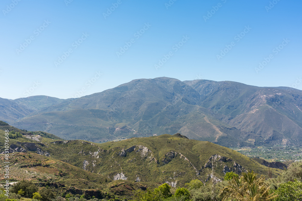 Naklejka premium panoramic view of mountains with vegetation and blue sky