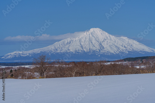 雪原からの利尻島 冬の日本百名山