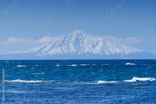 稚内ノシャップ岬からの冠雪した利尻富士 © ibuki
