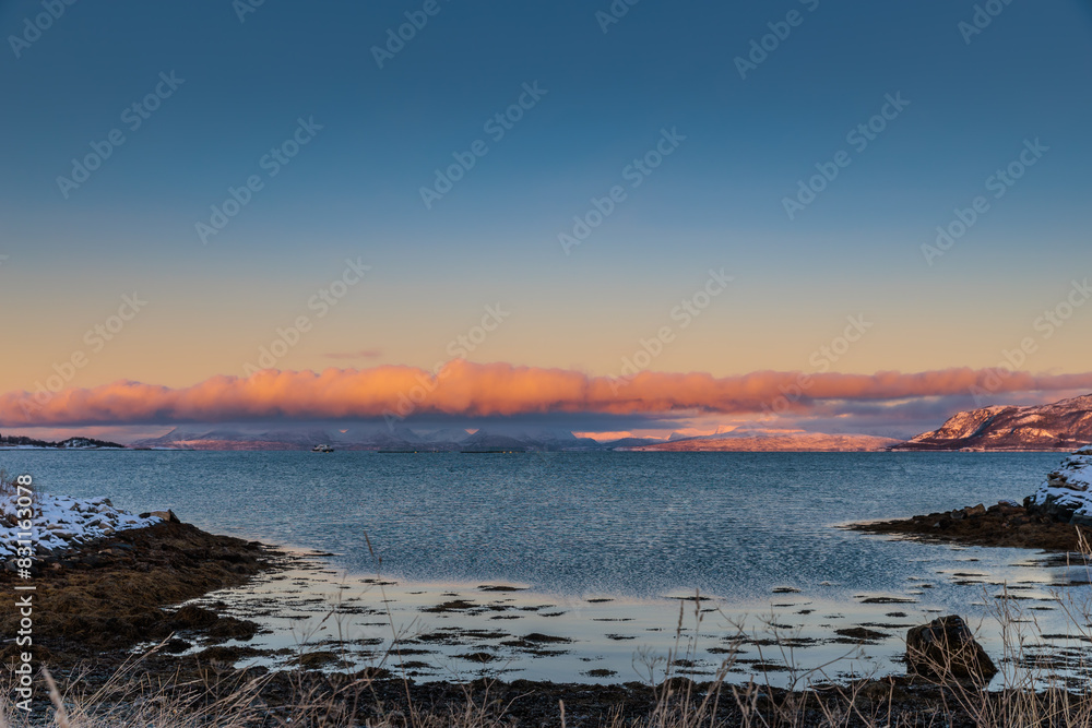 Obraz premium The magical light of the ending polar day on the snowy hills of Lofoten, Norway