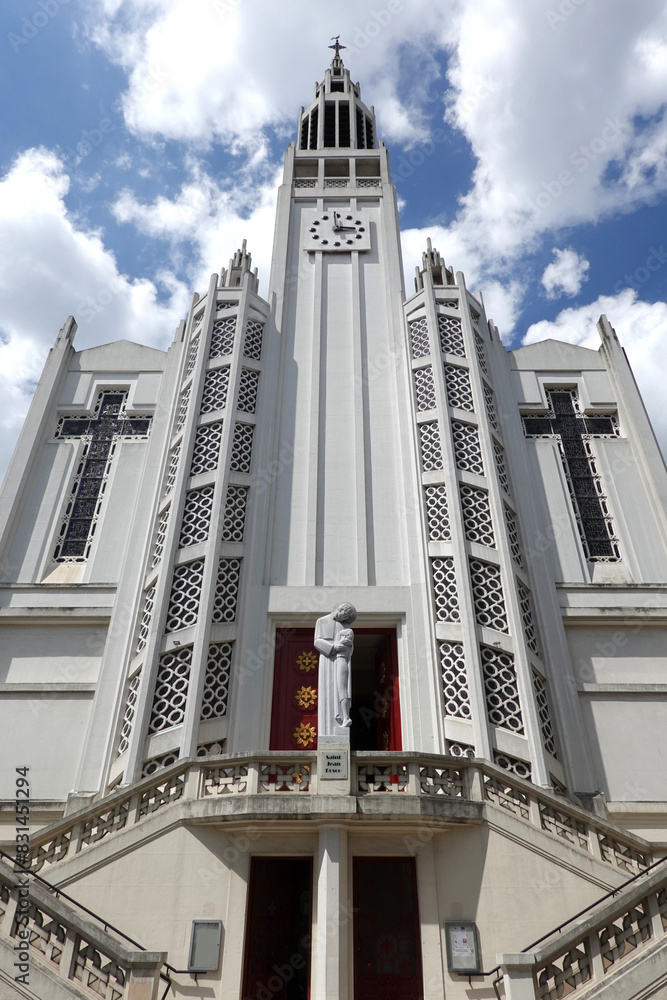 Fototapeta premium Eglise Saint-Jean-Bosco de Paris