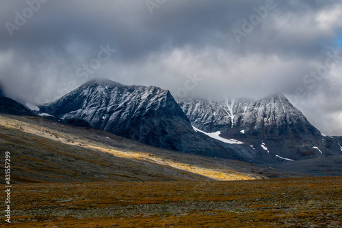 Fotografie Mountains around a hiking trail in Swedish Lapland.