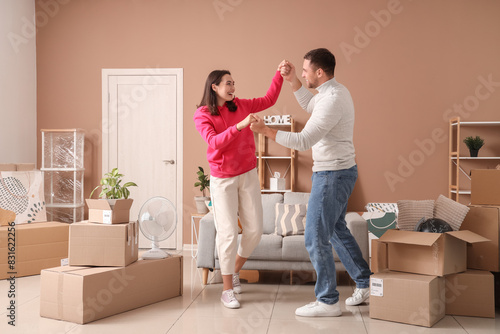 Happy young couple dancing in room on moving day © Pixel-Shot