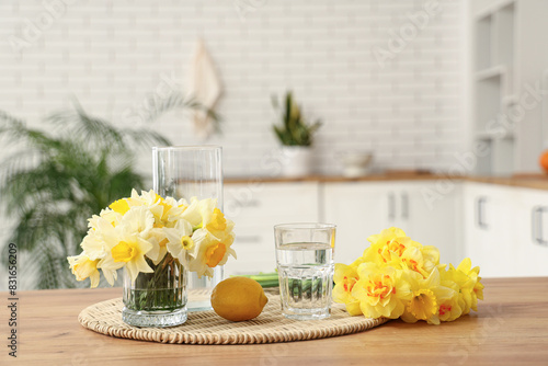 Fresh yellow daffodils and ...