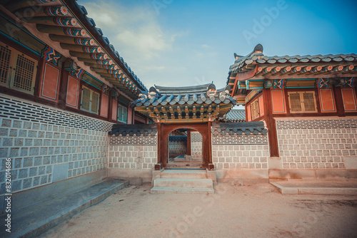 Obraz na płótnie the side doors and walls of Gyeongbokgung Palace w salonie