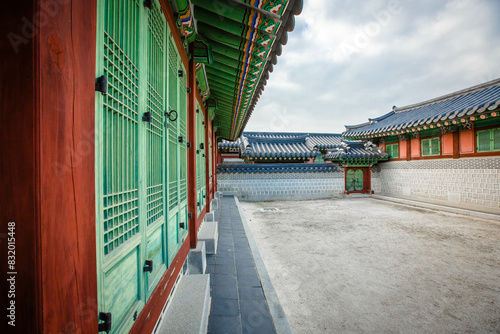 Obraz na płótnie the side doors and walls of Gyeongbokgung Palace w salonie