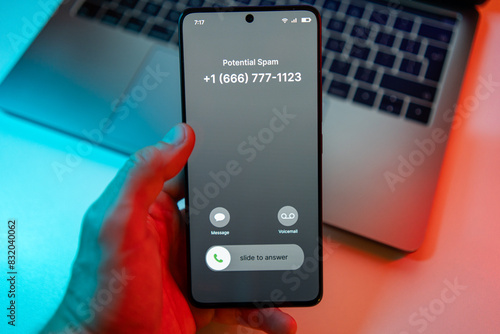 фотографія Spammer call on phone
