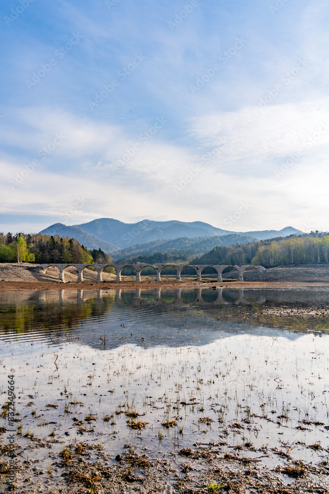 Obraz premium 北海道 タウシュベツ川橋梁