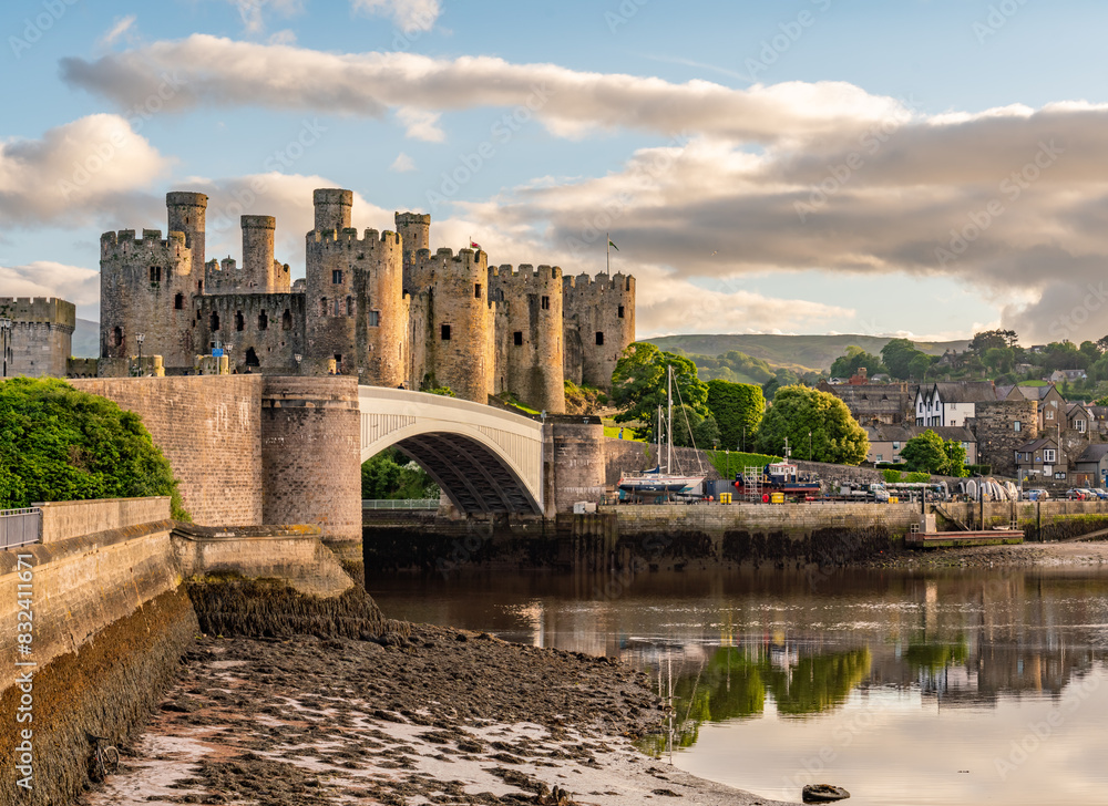 Fototapeta premium Sunset over the Conwy Estuary and Castle