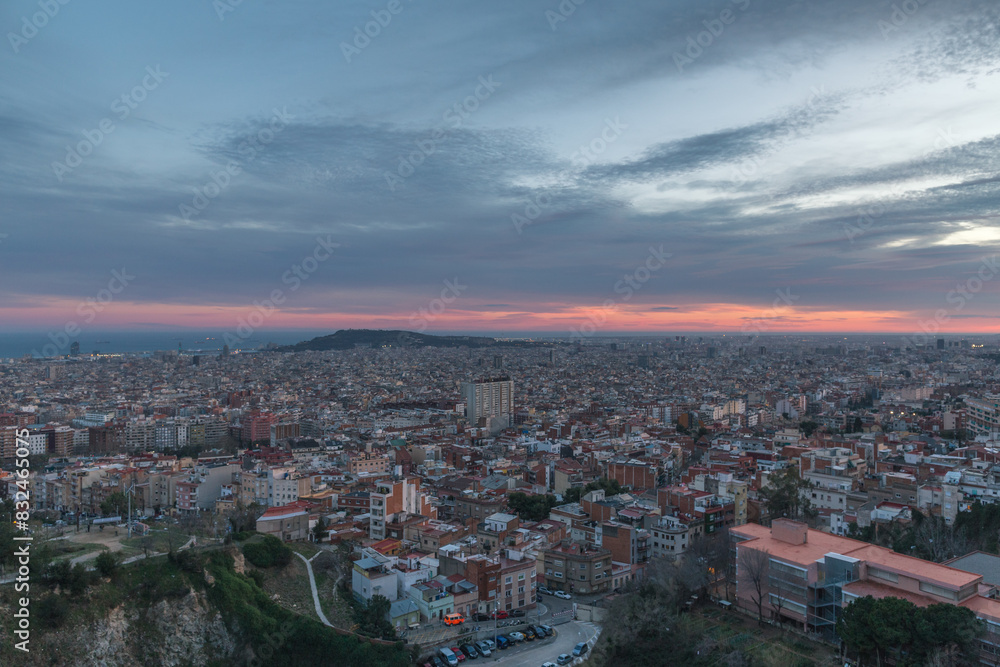 Fototapeta premium sunset in Barcelona against the backdrop of the city