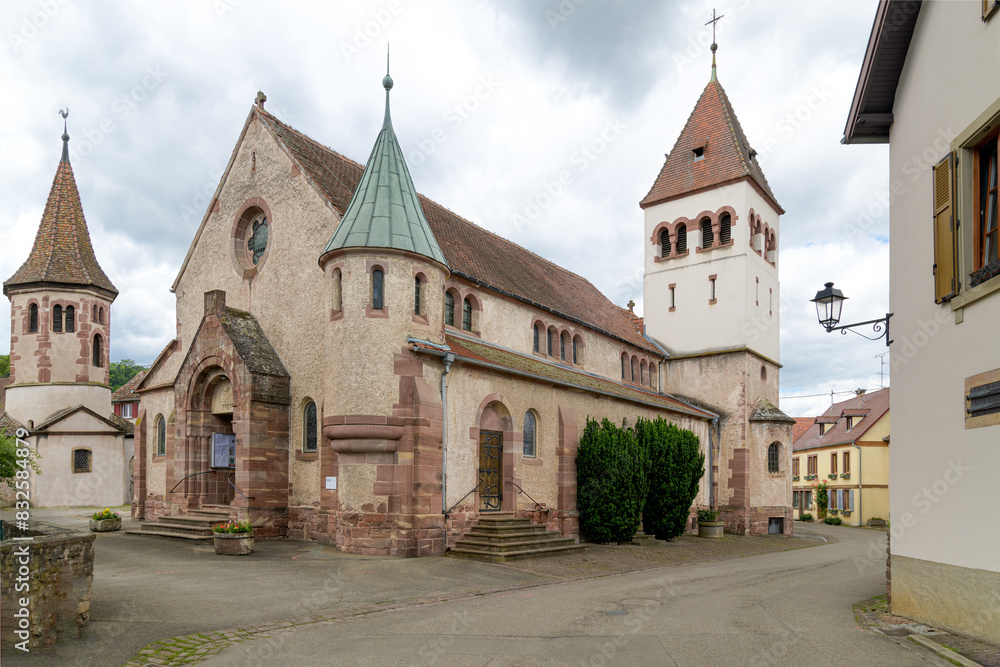 église Dompter construction  roman du treizième siècle  en Alsace