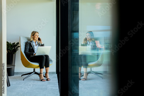 Businesswoman in modern off...