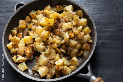 Obraz na płótnie rustic pan fried potatoes w salonie