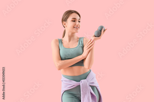 Sporty young woman with mas...
