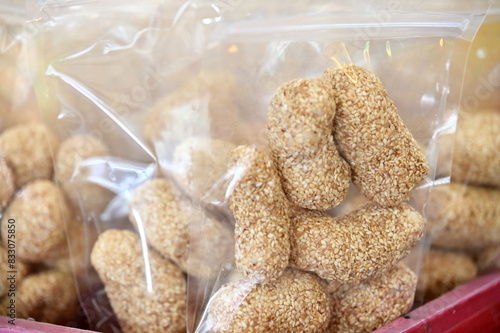 Ma Lao (麻荖) is a traditional Taiwanese snack made from glutinous rice, maltose, and sesame. Its crispy, sweet texture symbolizes Taiwanese culture and is often used in rituals and festive gifts.