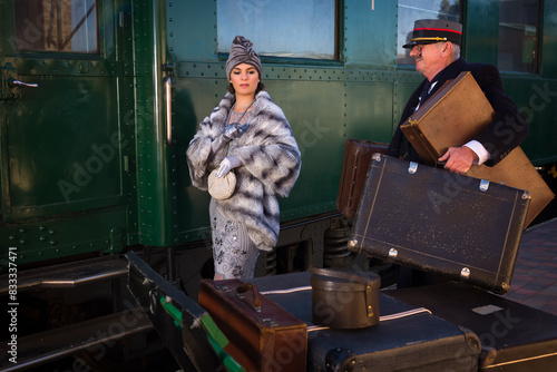 Billede på lærred 1920s lady  talking to porter