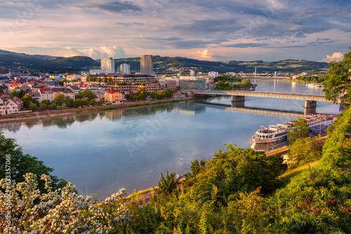 Obraz na płótnie Linz, Austria. Aerial cityscape image of riverside Linz, Austria during spring sunset with reflection of the city in Danube river. w salonie