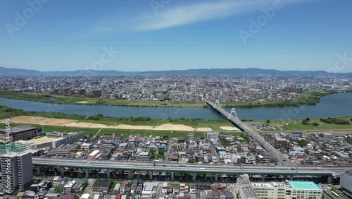 淀川を望む大阪府守口市、旭区、東淀川区周辺の空撮映像