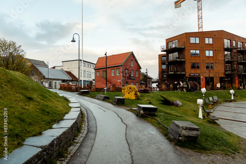 Straße mit Häuser in Tromso Norwegen
