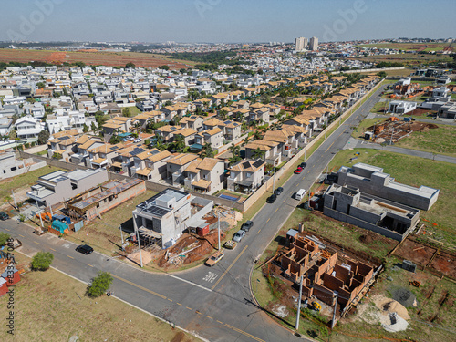 Imagem aérea de condomínios residenciais sendo construídos na cidade de Paulínia, cidade do interior de São Paulo em maio de 2024. photo