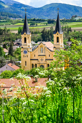 Bruneck, Brunico, Pfarrkirche, Kirche, Oberstadt, Altstadt, Schloss, Schlossweg, Pfarrplatz, Aussicht, Pustertal, Raingasse, Dolomitenregion, Dolomiten, Kronplatz, Frühling, Sommer, Südtirol, Italien photo