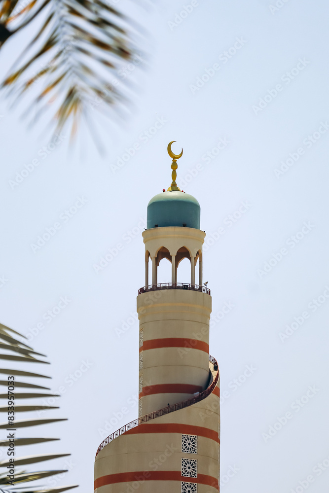 Obraz premium Fanar, Qatar Islamic Cultural Centre, Spiral Mosque in Doha, built as a replica of the Great Mosque of Al-Mutawwakil in Samarra, Iraq