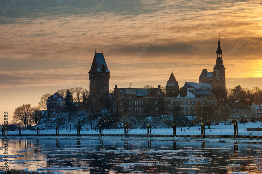 Fototapeta premium Twilight Tranquility: Medieval Tangermünde, Germany