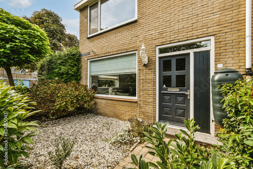 Brick house with garden in Roggebotstraat, Amsterdam